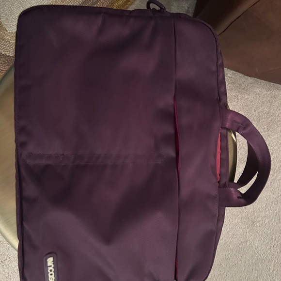 Incase Dark Purple Sling Sleeve Deluxe Laptop Bag - Picture 1 of 10